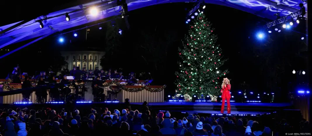 Biden enciende su último árbol de Navidad en la Casa Blanca