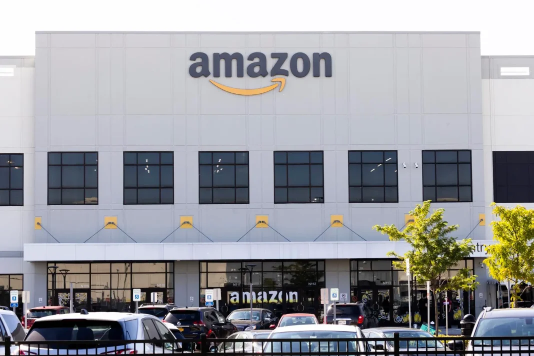 Demandan a Amazon por excluir a barrios pobres