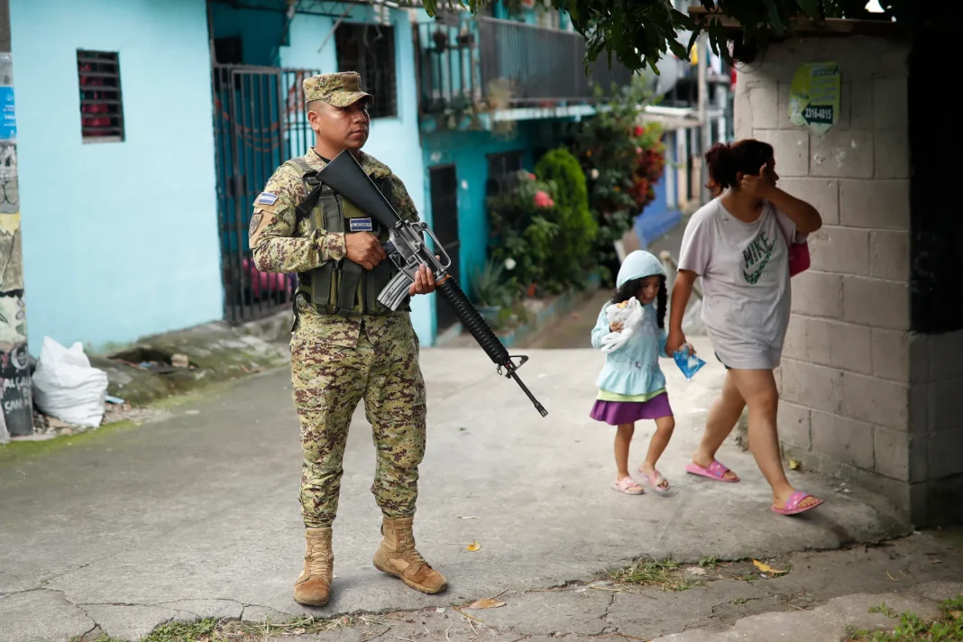 El Salvador busca a remanentes de las maras
