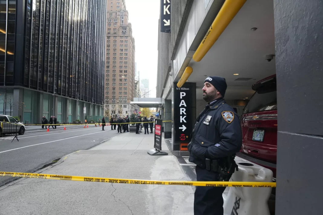 Crimen en Nueva York: mataron a tiros al CEO de una empresa frente a un hotel en el centro de Manhattan